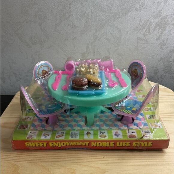 Fast Food Doll House Play Set For Kids With Table Chairs & Accessories - Picture 1 of 5